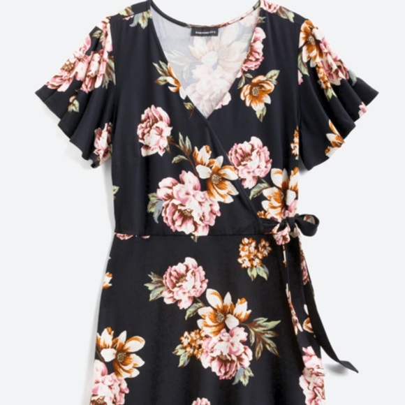 NWT woman's floral dress - 2x PERFECT for summer!!! - Picture 2 of 9
